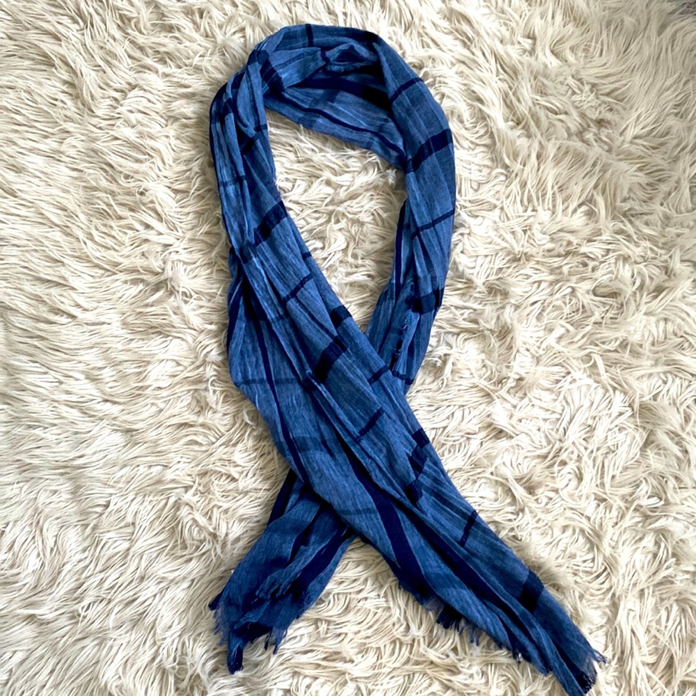Universal Thread Scarf